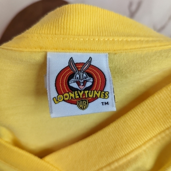 Vintage Looney Tunes T Shirt Size Large 90s Tweety Bird Pocket Tee Yellow Freeze - Picture 4 of 10